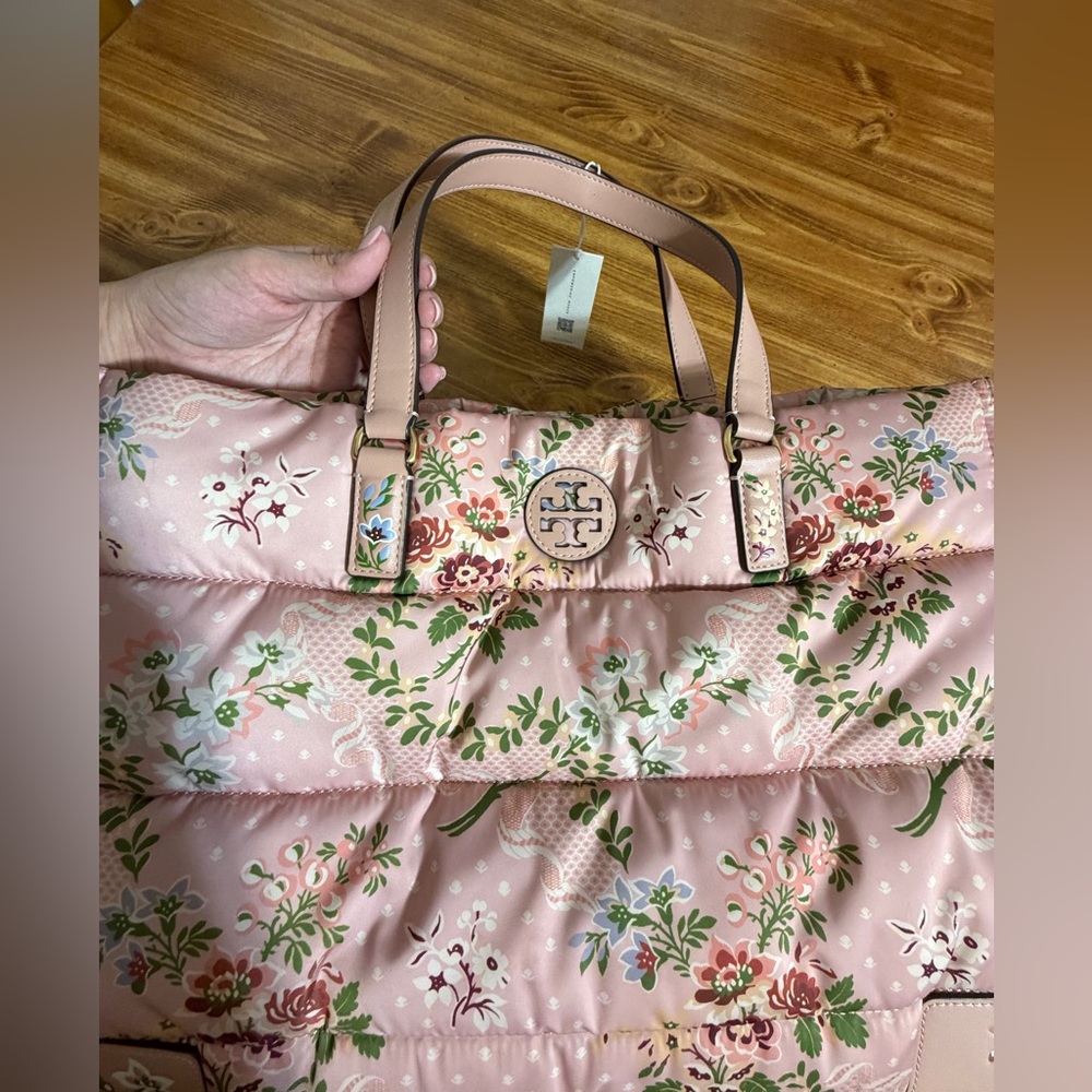 Tory Burch Ella Nylon Quilted Tote PINK SUGAR BERRY
FLORAL - Picture 14 of 15